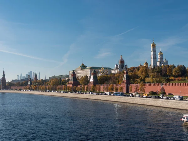 Sunny summer day moscow river bay kremlin panorama . — Stock Photo, Image