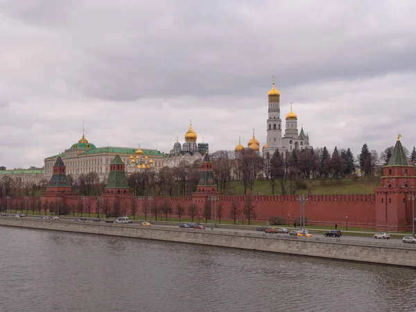 Zonnige zomerdag Moskou rivier baai Kremlin Panorama . — Stockfoto