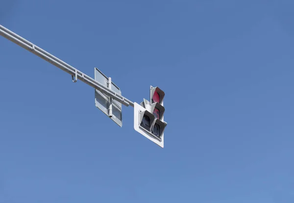 Röda trafikskyltar med färdriktningen — Stockfoto
