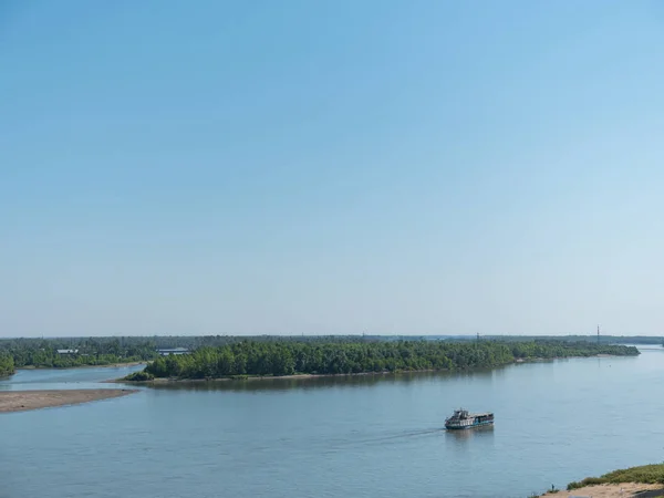 Morsen rivier in een groen bos natuurlijke achtergrond — Stockfoto