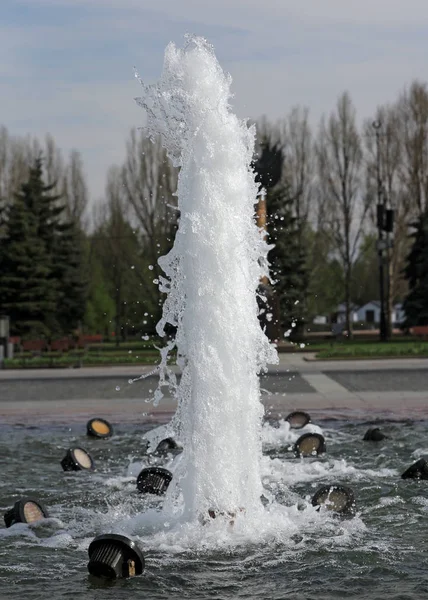 Lo zampillo d'acqua di una fontana — Foto Stock