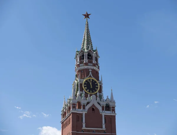 Relógio principal do Kremlin de Moscou chamado Kuranti na Torre Spasskaya 12 horas. Praça Vermelha . — Fotografia de Stock