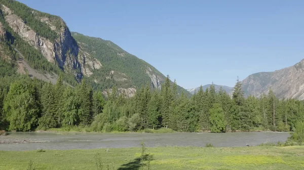 Golven, nevel en schuim, rivier de Katun in de Altai bergen. Siberië, Rusland — Stockfoto