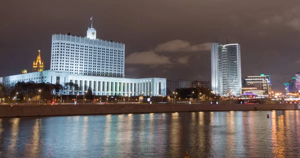 Ház, kormány, Moszkva, Oroszország, az éjszakai. — Stock Fotó