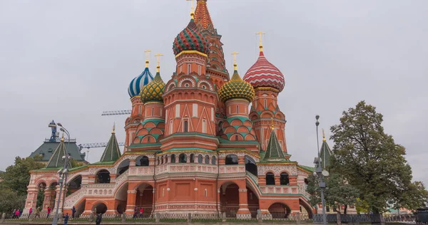 聖ワシリイ (復活) モスクワ ロシアの大聖堂を越えます。赤の広場. — ストック写真