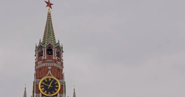 Relógio principal do Kremlin de Moscou chamado Kuranti na Torre Spasskaya. Praça Vermelha . — Fotografia de Stock
