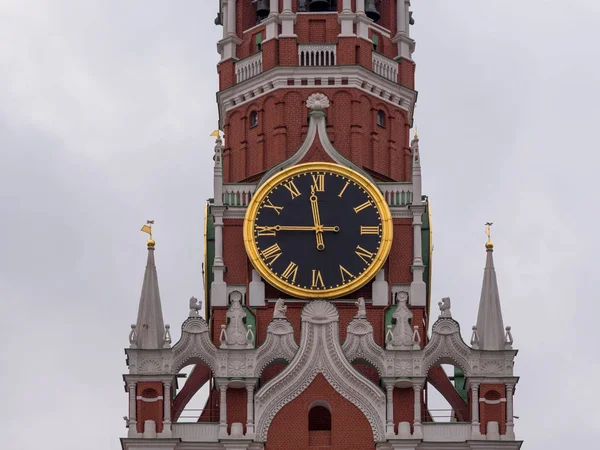 Relógio principal do Kremlin de Moscou chamado Kuranti na Torre Spasskaya 12 horas. Praça Vermelha — Fotografia de Stock