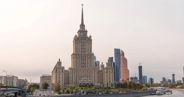 Stalin era tower building of Ukraine hotel — Stock Photo, Image
