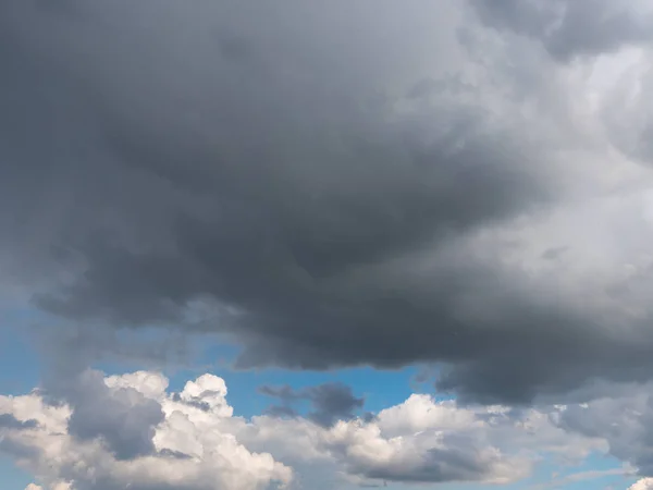 Beautiful various forms clouds in the high sky — Stock Photo, Image