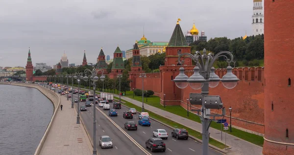 Солнечный летний день Московский речной залив Кремлин — стоковое фото