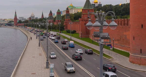 Солнечный летний день Московский речной залив Кремлин — стоковое фото