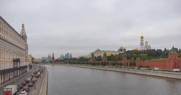 Słoneczny letni dzień Moscow River Bay Kreml — Zdjęcie stockowe