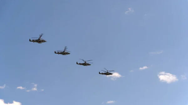 Combat helicopters Ka-52 fly in blue sky — Stock Photo, Image