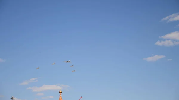 轰炸机图波列夫图-160（21点）和图-22m3在天空中飞行 — 图库照片