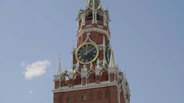 Der Spasskaja-Turm, der Klang von Glocken, Uhren, Moskau. UltraHD-Archivmaterial — Stockfoto