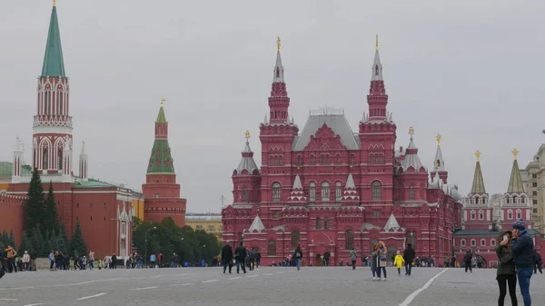 MOSCÚ - 14 DE OCTUBRE: Moscú Plaza Roja, Museo de Historia el 14 de octubre de 2017 en Moscú, Rusia — Foto de Stock