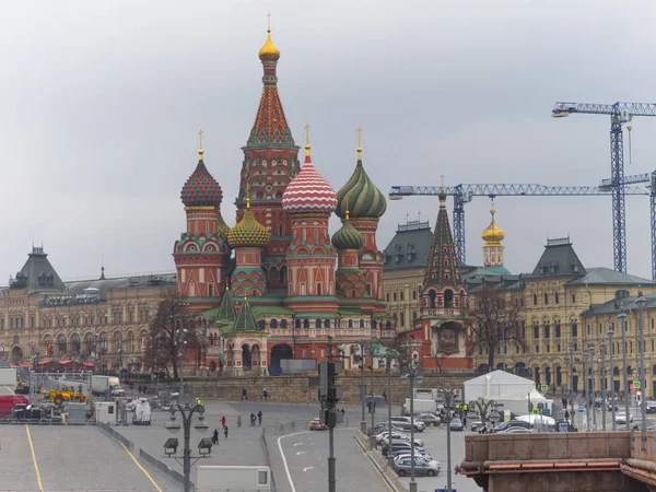 Ο Καθεδρικός Ναός της Ανάστασης του Αγίου Βασιλείου έχει κορυφές στη Ρωσία της Μόσχας. Κόκκινη πλατεία — Φωτογραφία Αρχείου