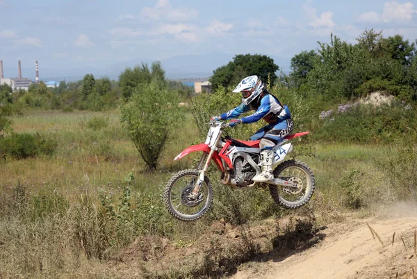 ARSENYEV, RUSSIE - 30 AOÛT : Cavalier participe à la ronde de t — Photo