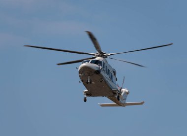 MOSCOW, RUSSIA, 10 Haziran 2019: 10 Haziran 2019 'da Moskova, Rusya' da bir havaalanından kalkan helikopter.