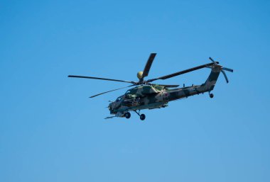 ZHUKOVSKY, RUSSIA - SEPTEMBER 01, 2019: Rusya MAKS-2019 'da Rus Hava Kuvvetleri' ne ait Mi-28 saldırı helikopteri gösterisi.