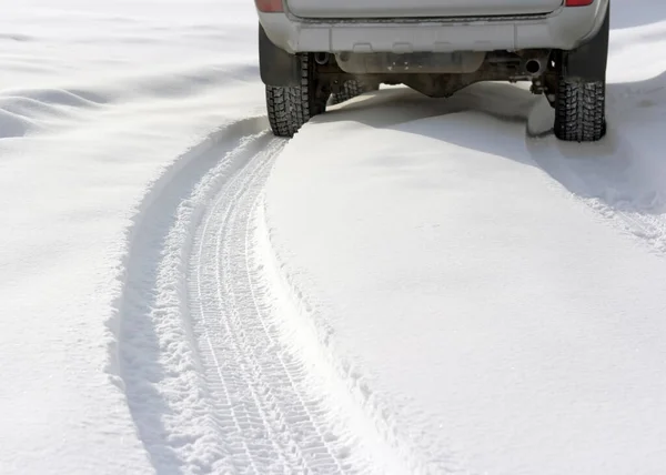 Route Hivernale Enneigée Derrière Une Voiture Méconnaissable — Photo