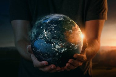İnsan elinde Dünya gezegeni. Nasa tarafından döşenmiş bu görüntü unsurları 