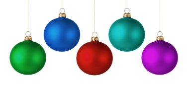 Renkli Noel topları beyaz zemin üzerine izole kümesi