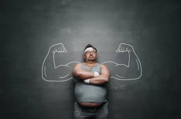 Ringard Sportif Drôle Avec Énormes Bras Musculaires Dessinés Sur Fond — Photo