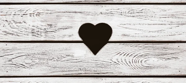 Foro a forma di cuore nel legno — Foto Stock