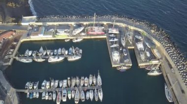 Tenerife Adası kanarya İspanya dron üstten görünüm 4k Uhd video limanının havadan görünümü