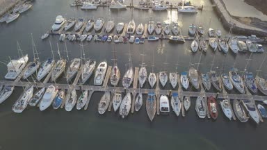 Tenerife Adası kanarya İspanya dron üstten görünüm 4k Uhd video limanının havadan görünümü