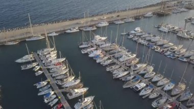 Tenerife Adası kanarya İspanya dron üstten görünüm 4k Uhd video limanının havadan görünümü