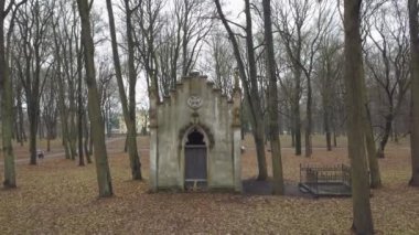 Eski Cemetety Lielie Kapi Riga Letonya şehir hava dron görüş 4k Uhd video