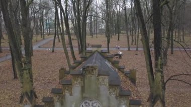 Eski Cemetety Lielie Kapi Riga Letonya şehir hava dron görüş 4k Uhd video