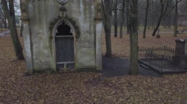 Eski Cemetety Lielie Kapi Riga Letonya şehir hava dron görüş 4k Uhd video