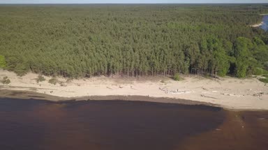 Gauja Nehri Letonya drenaj içine Baltık Denizi havadan dron üstten görünüm 4k Uhd video