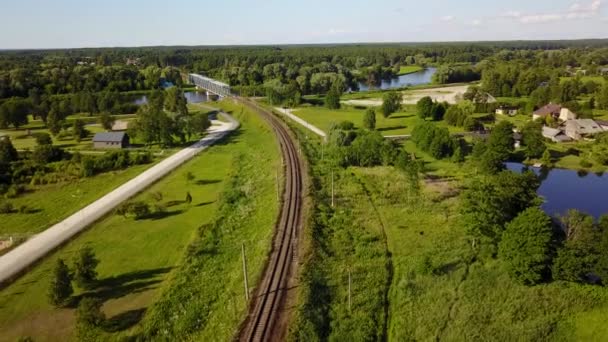 Most Kolejowy Rzeki Gauja Łotwa Antenowe Drone Widok Góry Uhd — Wideo stockowe