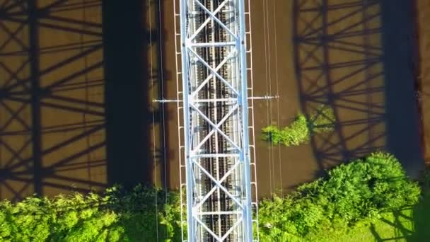 Gauja River Railroad Bridge Latvia Aerial Drone Top View Uhd — стоковое видео