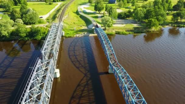 Gauja River Railroad Bridge Latvia Aerial Drone Top View Uhd — стоковое видео