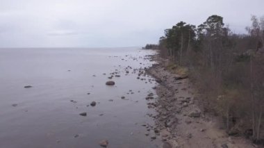 Roja Letonya Baltık Denizi deniz hava dron üstten görünüm 4k Uhd video