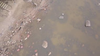 Roja Letonya Baltık Denizi deniz hava dron üstten görünüm 4k Uhd video
