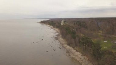 Roja Letonya Baltık Denizi deniz hava dron üstten görünüm 4k Uhd video