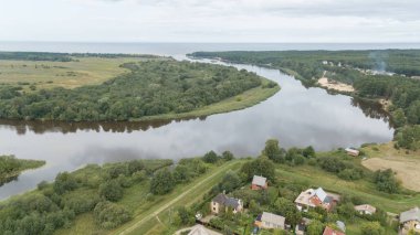 Gauja nehri Letonya Baltık Denizi 'ne dökülüyor.