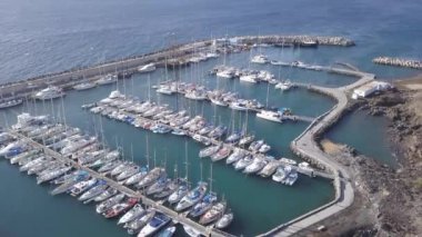 Tenerife Adası kanarya İspanya dron üstten görünüm 4k Uhd video limanının havadan görünümü