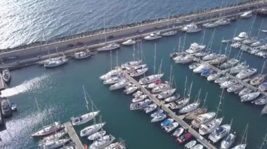 Tenerife Adası kanarya İspanya dron üstten görünüm 4k Uhd video limanının havadan görünümü