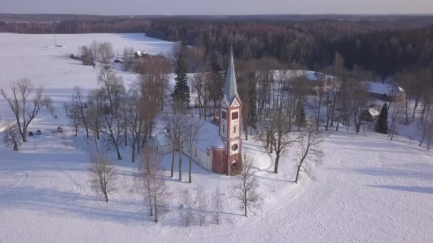 Templom Téli Mező Krimulda Lettország Légi Drone Felső Uhd Videoban — Stock videók