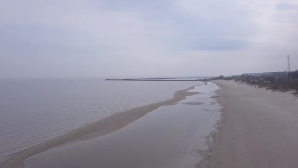 Roja 拉脱维亚波罗的海海边空中无人机顶视图 到视频 — 图库视频影像