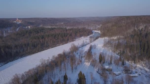 Zimní Sigulda Ledu Zmrazené Řeky Gauja Lotyšsko Letecké Dron Pohled — Stock video