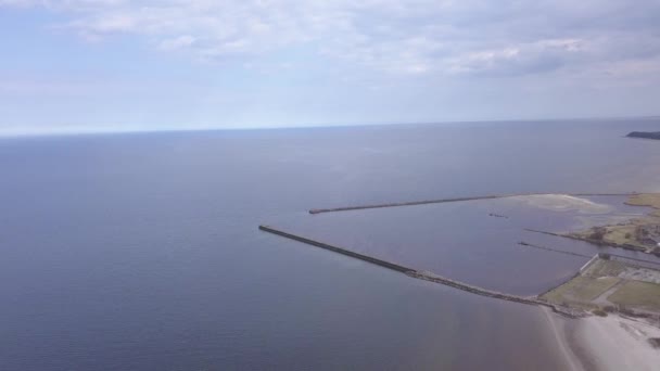 Fartyget Går Till Hamnen Roja Lettland Flygfoto Över Landsbygden Drone — Stockvideo