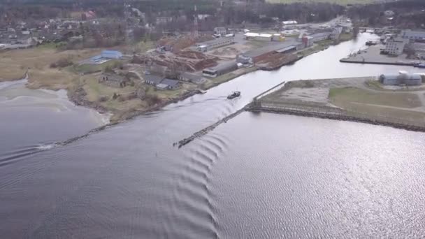 Navio Indo Para Harbor Roja Letónia Vista Aérea Drone Rural — Vídeo de Stock